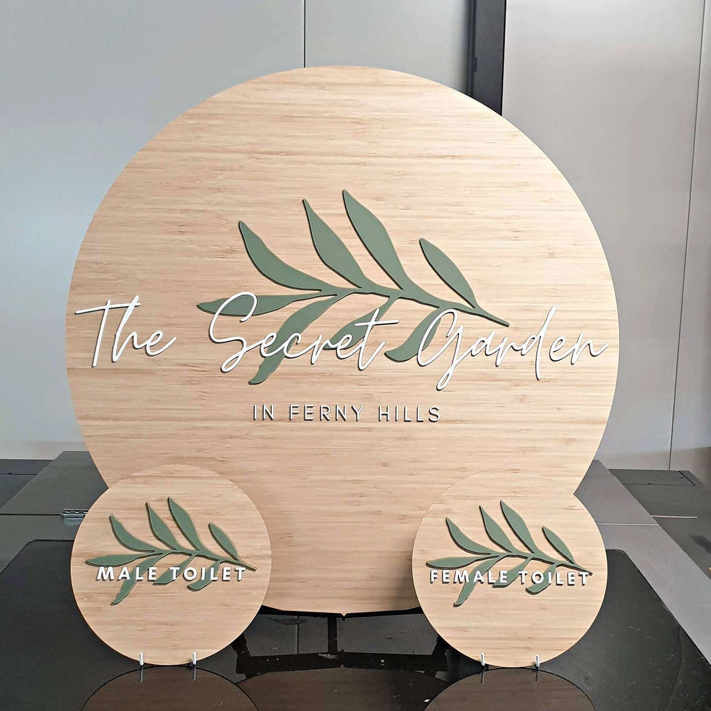 Round Business Signage FAME-ily Art