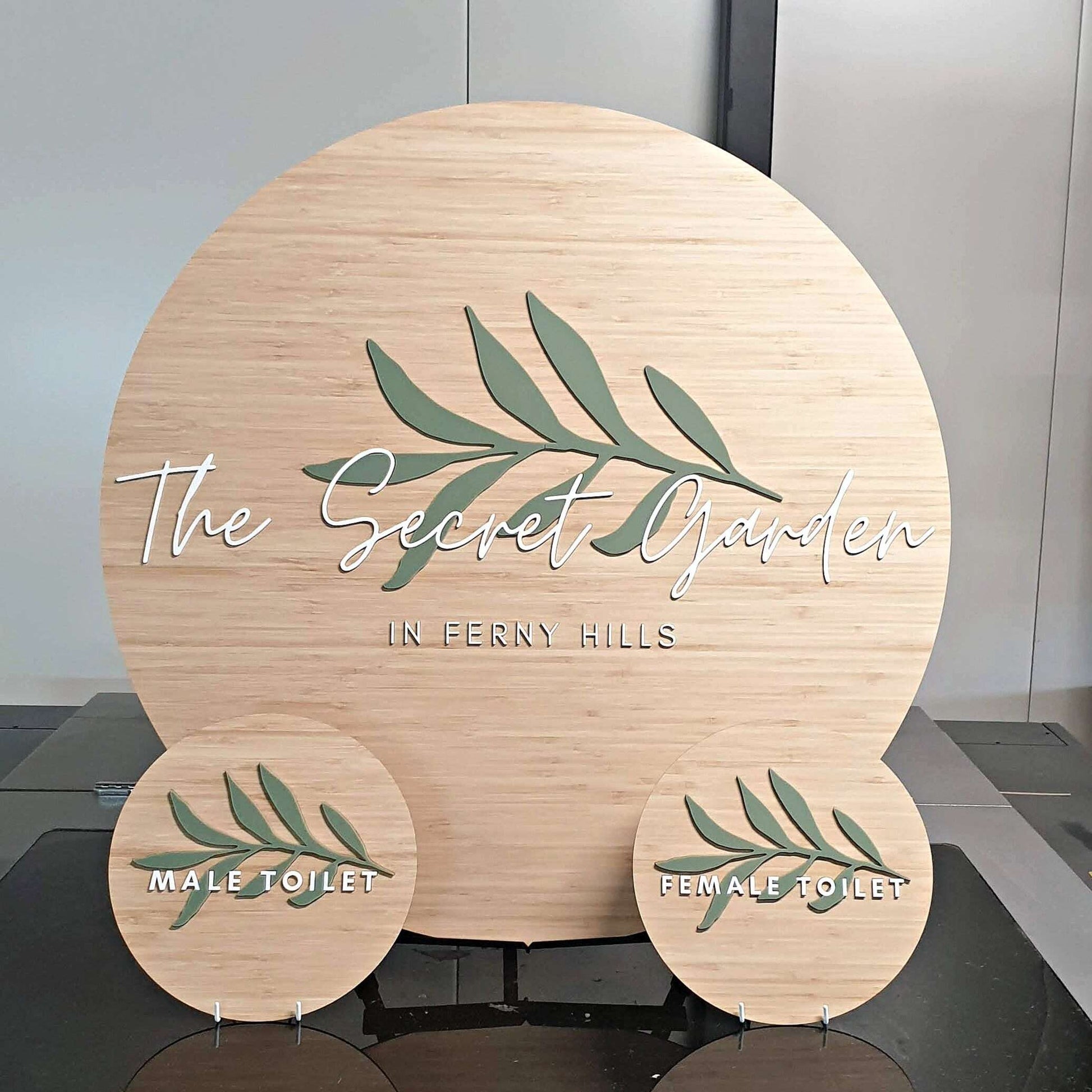 Round Business Signage FAME-ily Art