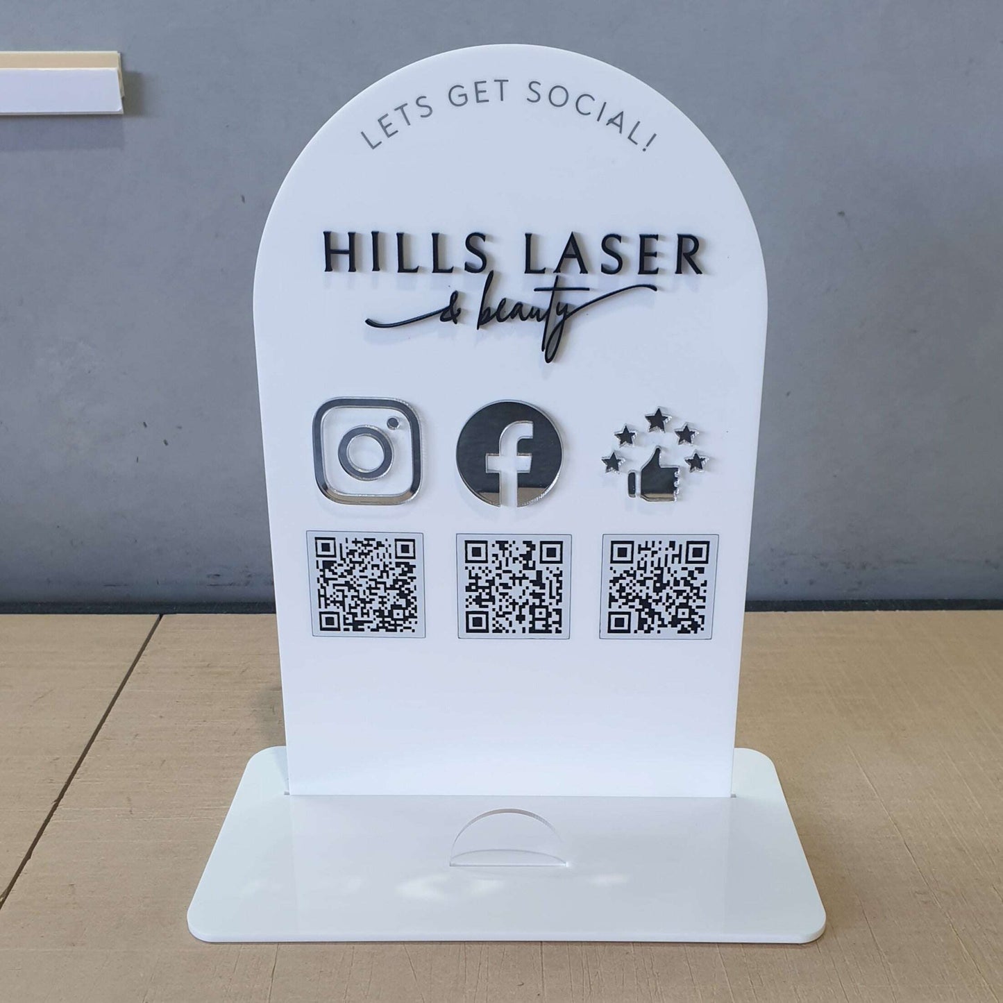 QR Code Arch Shape Business Stand FAME-ily Art