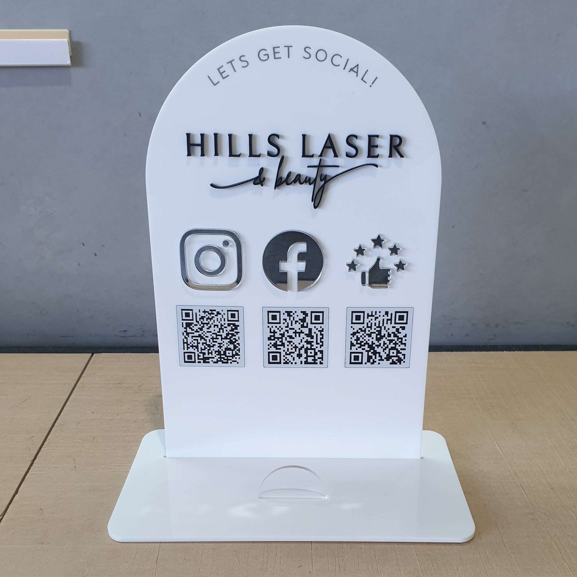 QR Code Arch Shape Business Stand FAME-ily Art