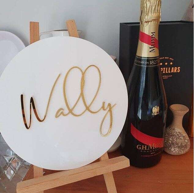 Round Name Plaque FAME-ily Art